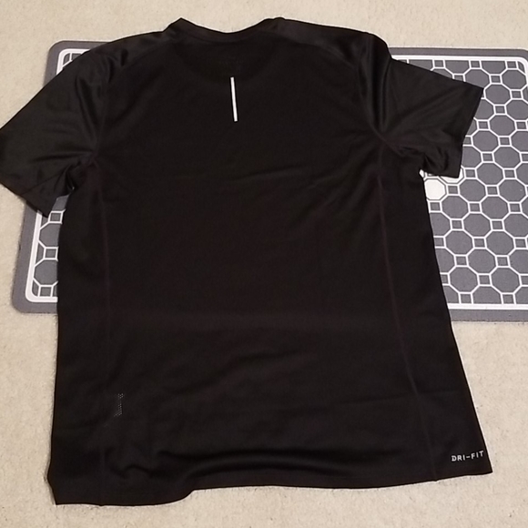 Nike Shirt - Picture 2 of 7